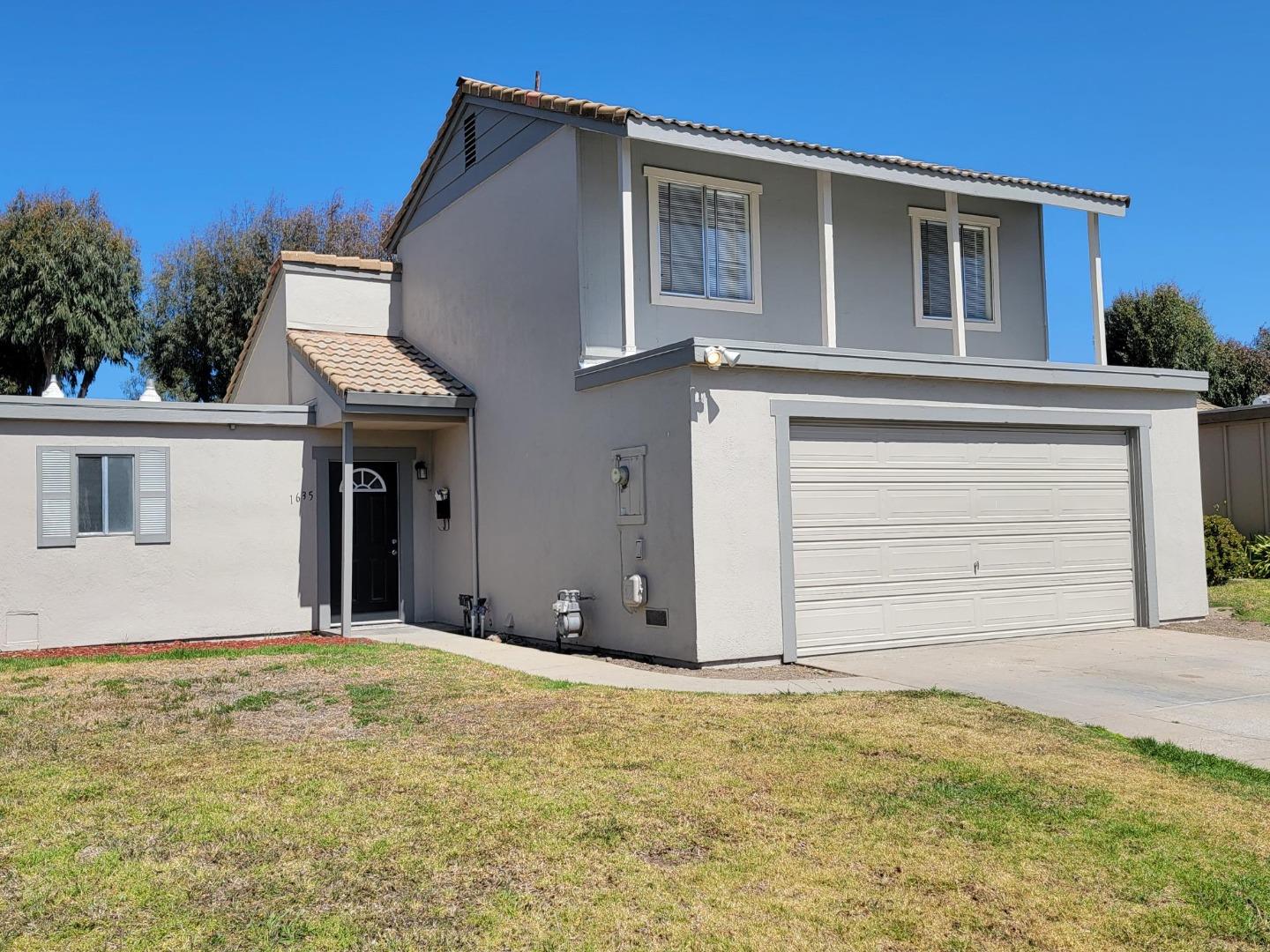 Detail Gallery Image 1 of 9 For 1635 Cherokee Dr, Salinas,  CA 93906 - 3 Beds | 2 Baths