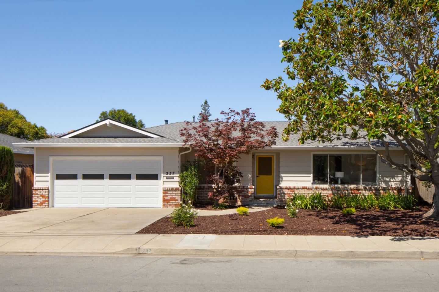Detail Gallery Image 1 of 1 For 237 E Oakwood Blvd, Redwood City,  CA 94061 - 3 Beds | 2 Baths