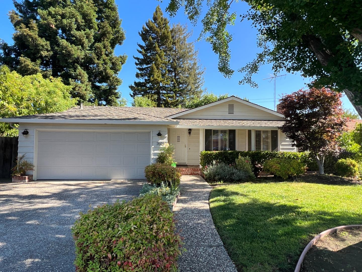 Detail Gallery Image 1 of 1 For 760 Lola Ln, Mountain View,  CA 94040 - 4 Beds | 2/1 Baths