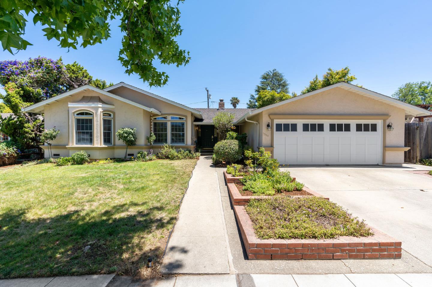 Detail Gallery Image 1 of 1 For 1544 Kingsgate Dr, Sunnyvale,  CA 94087 - 4 Beds | 2 Baths