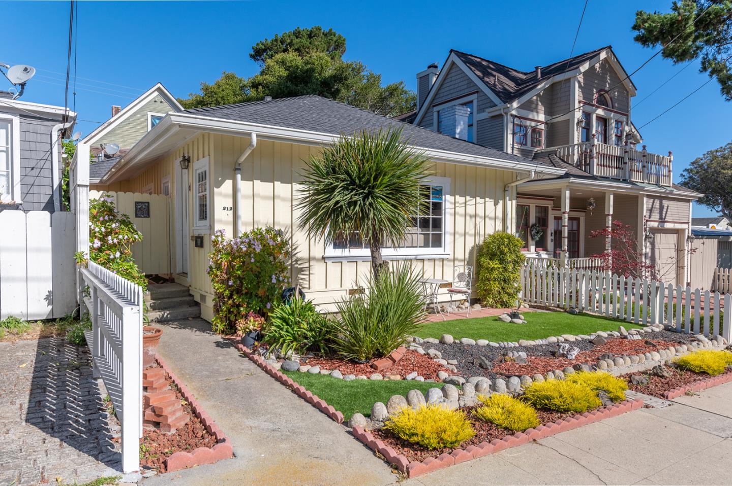 Detail Gallery Image 1 of 1 For 212 Park St, Pacific Grove,  CA 93950 - 1 Beds | 1 Baths