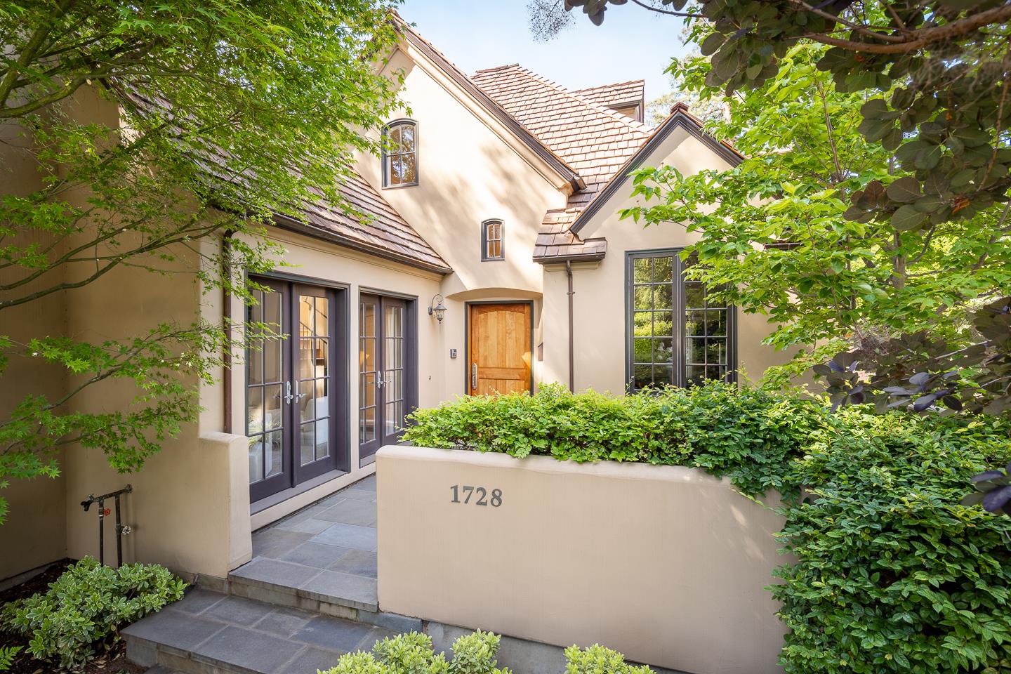 Detail Gallery Image 1 of 1 For 1728 Emerson St, Palo Alto,  CA 94301 - 3 Beds | 2/1 Baths