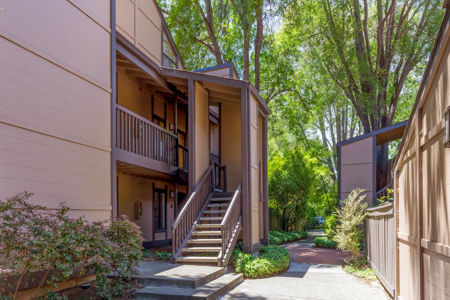 Detail Gallery Image 1 of 1 For 2000 Rock St #13,  Mountain View,  CA 94043 - 1 Beds | 1 Baths