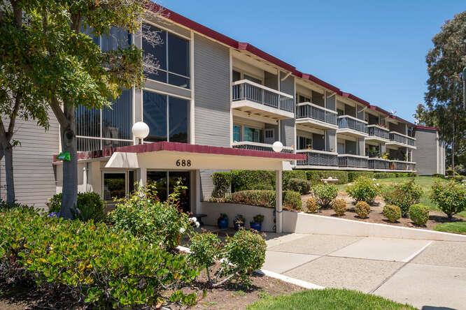 Detail Gallery Image 1 of 1 For 688 Mariners Island Blvd #210,  San Mateo,  CA 94404 - 2 Beds | 2 Baths