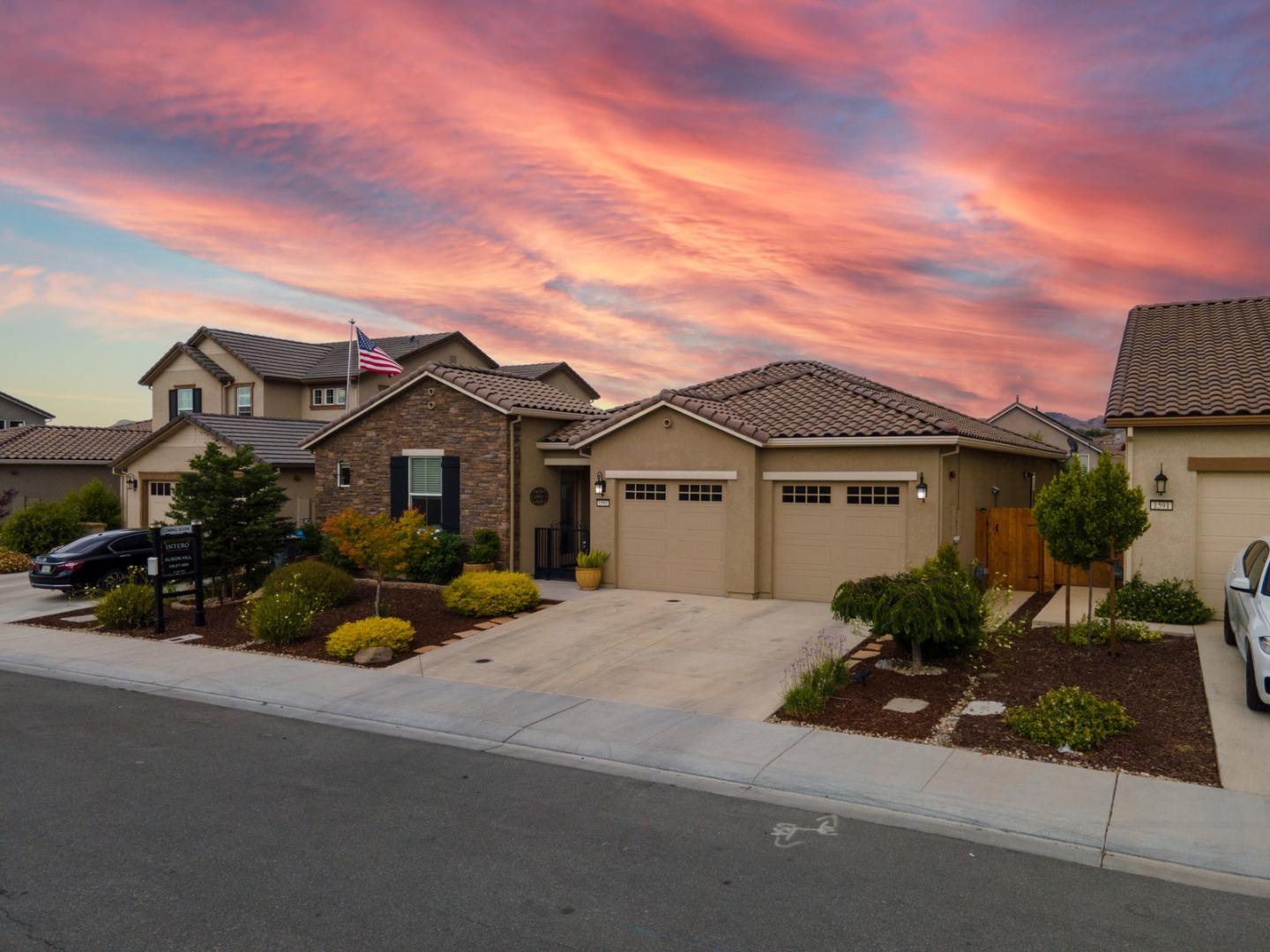 Detail Gallery Image 1 of 1 For 1581 Lily Ct, Hollister,  CA 95023 - 4 Beds | 3/1 Baths