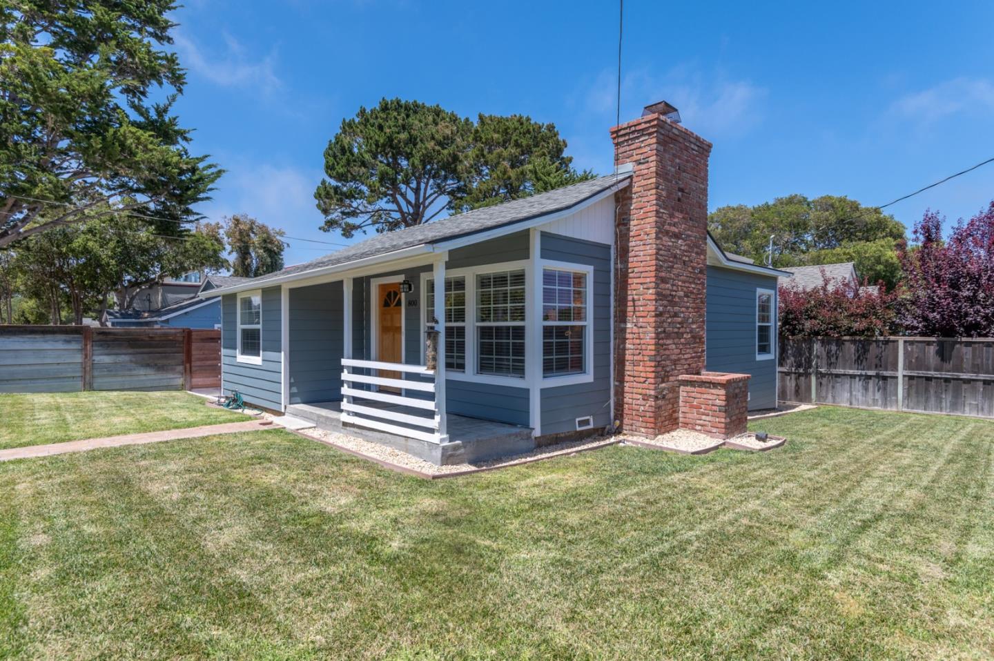 Detail Gallery Image 1 of 1 For 800 Lily St, Monterey,  CA 93940 - 2 Beds | 2 Baths