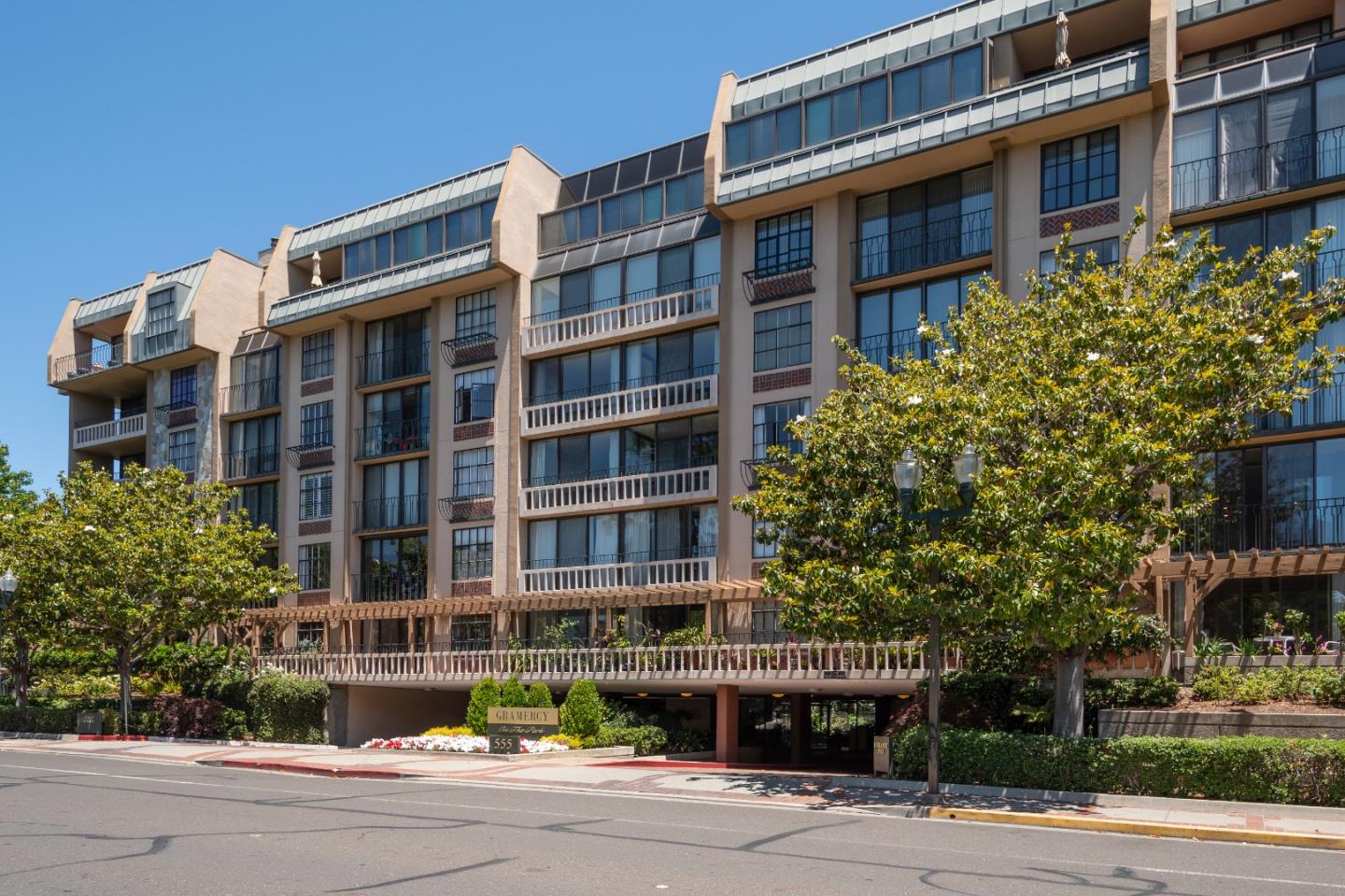 Detail Gallery Image 1 of 24 For 555 Laurel Ave #527,  San Mateo,  CA 94401 - 2 Beds | 2 Baths