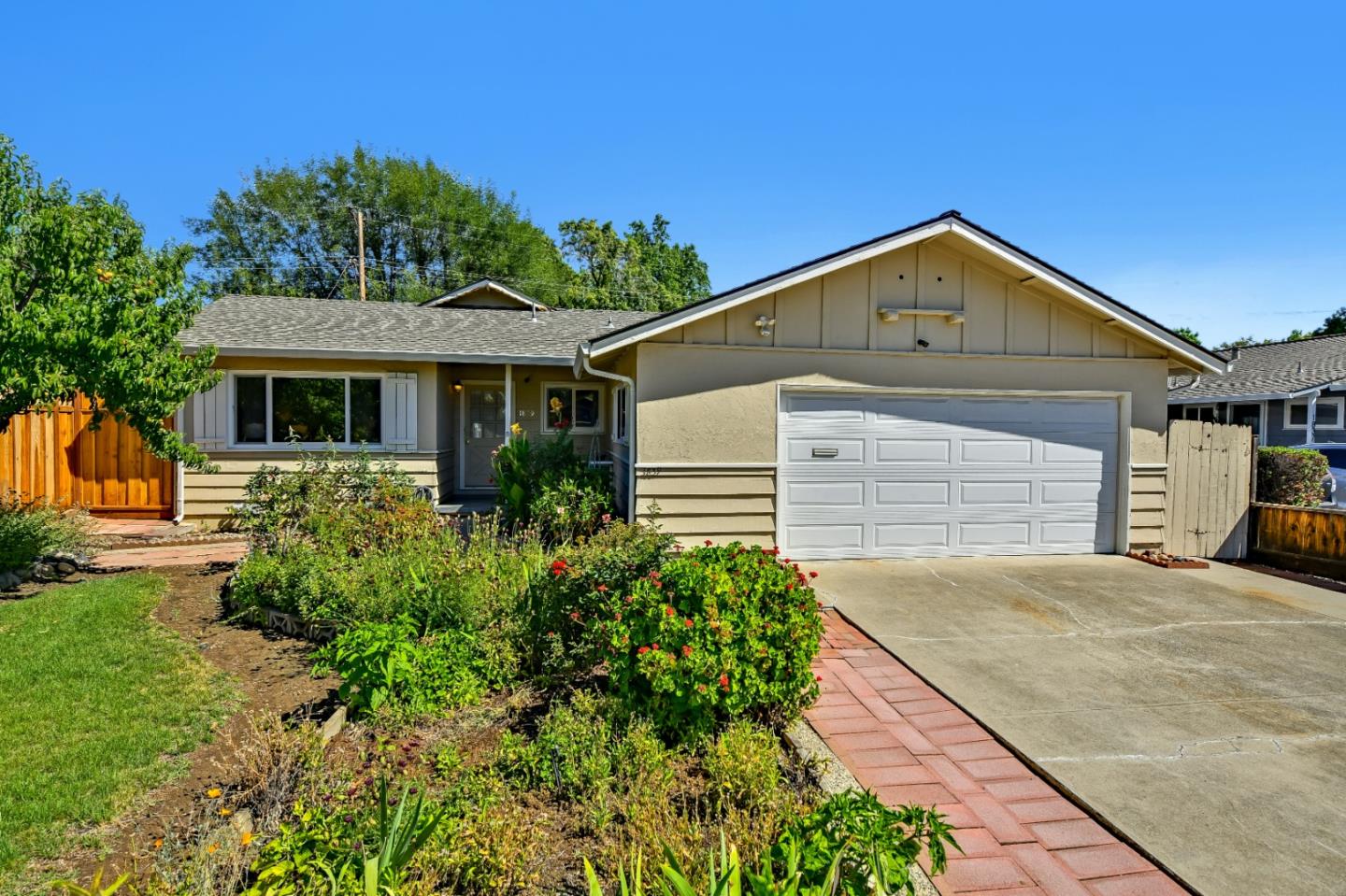Detail Gallery Image 1 of 1 For 1839 Calistoga Dr, San Jose,  CA 95124 - 4 Beds | 2 Baths