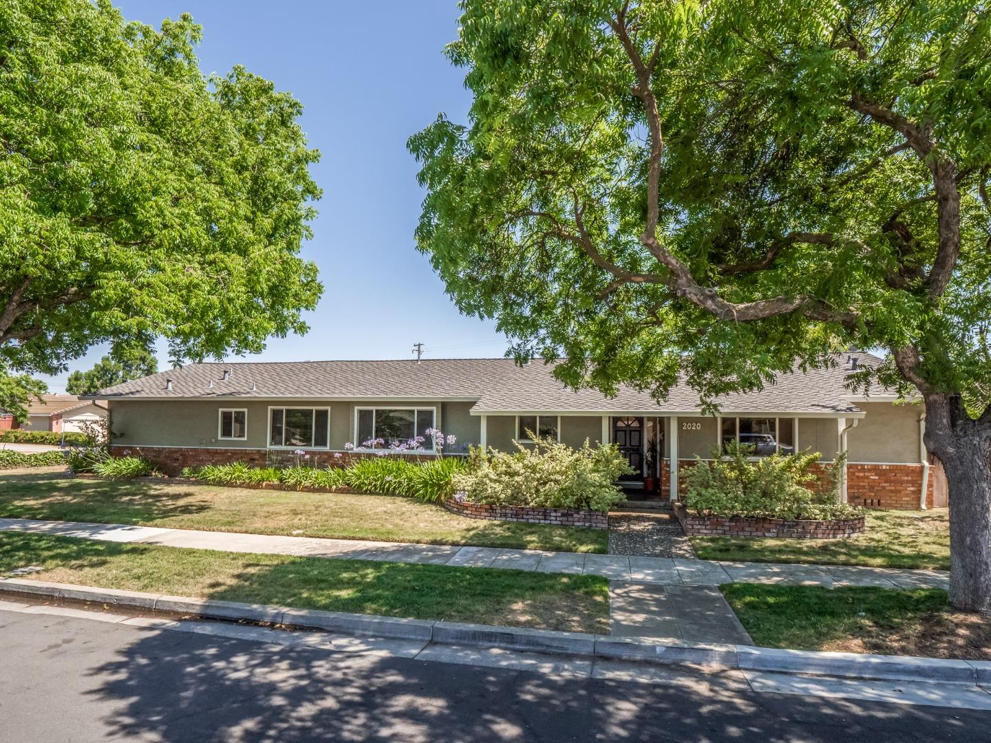 Detail Gallery Image 1 of 1 For 2020 Veronica Pl, San Jose,  CA 95124 - 3 Beds | 2/1 Baths