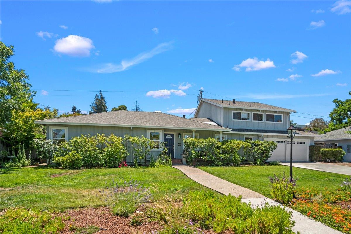 Detail Gallery Image 1 of 1 For 728 Brentwood Pl, Los Altos,  CA 94024 - 4 Beds | 3 Baths