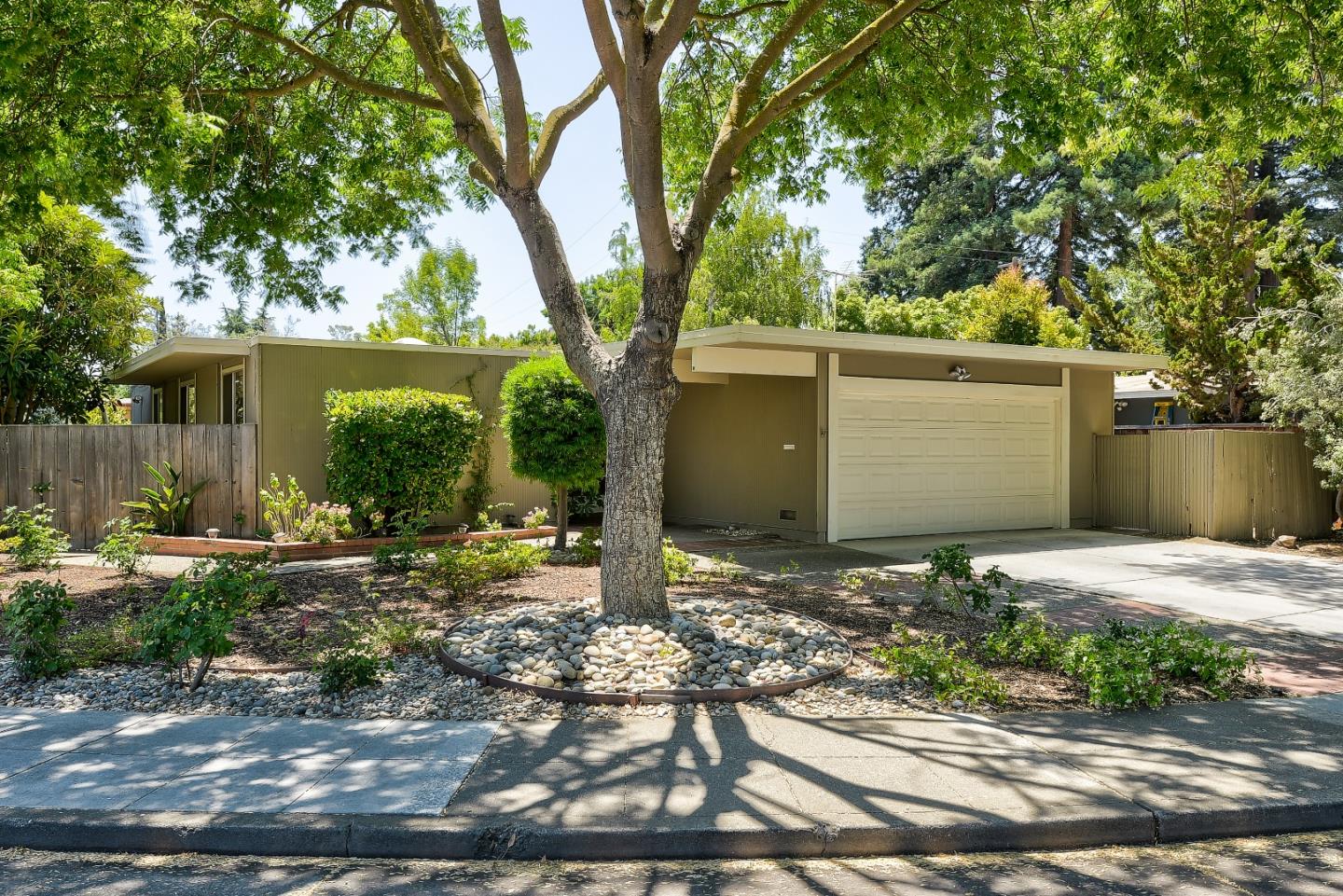Detail Gallery Image 1 of 17 For 3364 Kenneth Dr, Palo Alto,  CA 94303 - 3 Beds | 2 Baths