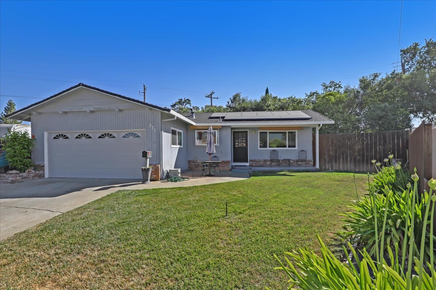 Detail Gallery Image 1 of 27 For 371 Arnold Dr, Gilroy,  CA 95020 - 3 Beds | 2 Baths