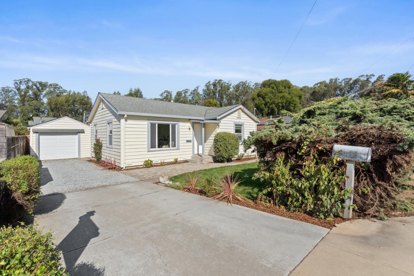Detail Gallery Image 1 of 1 For 521 30th Ave, Santa Cruz,  CA 95062 - 2 Beds | 1 Baths