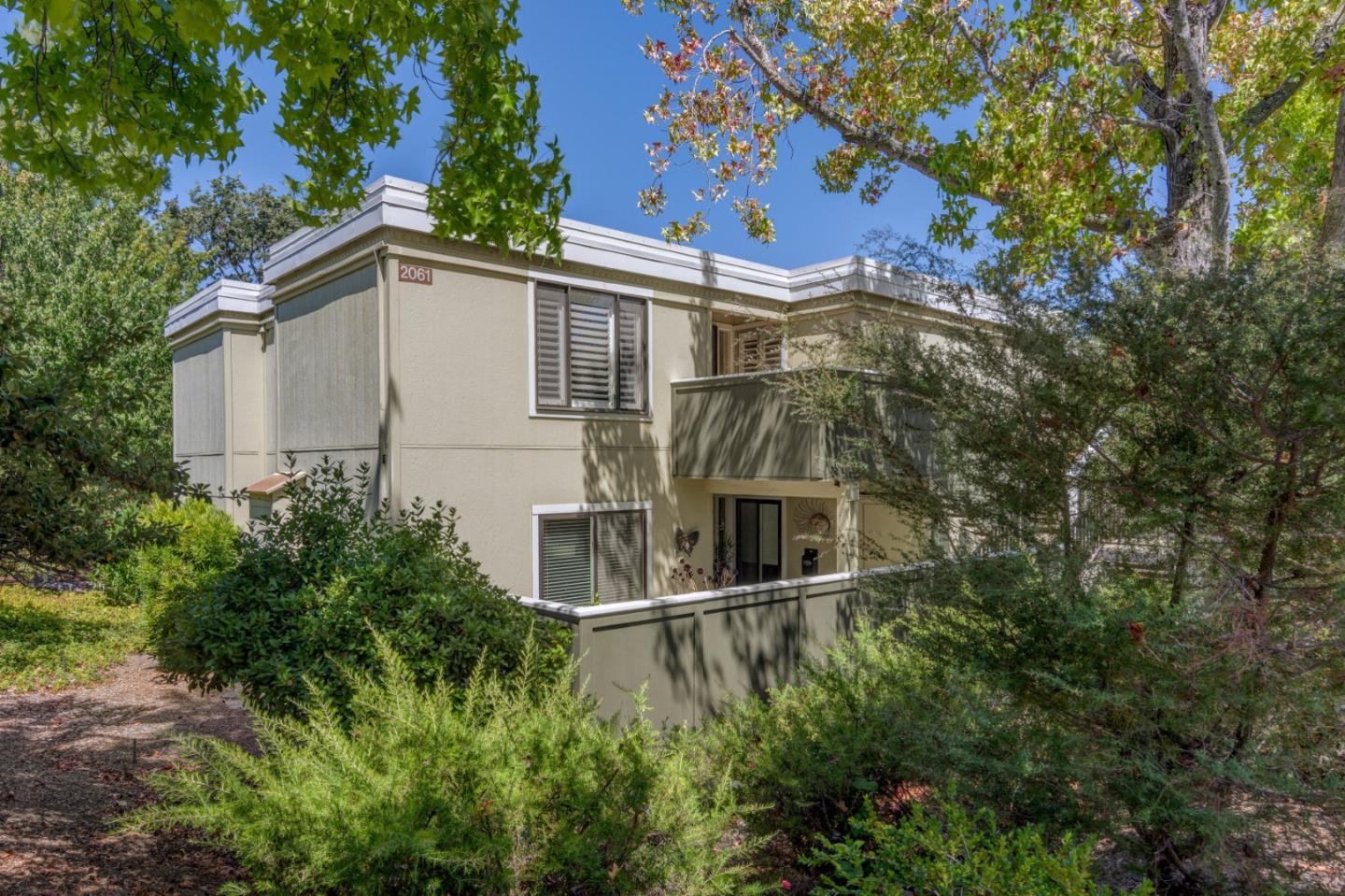 Detail Gallery Image 1 of 1 For 2061 Pine Knoll Dr #1,  Walnut Creek,  CA 94595 - 2 Beds | 1 Baths