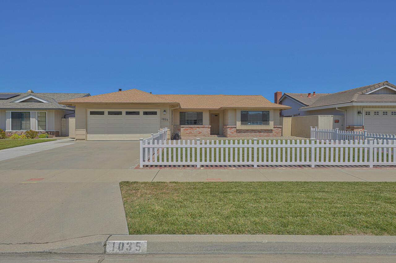 Detail Gallery Image 1 of 1 For 1035 Kentfield Dr, Salinas,  CA 93901 - 3 Beds | 2 Baths