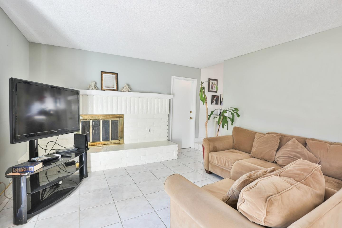 Detail Gallery Image 7 of 25 For 194 Burning Tree Dr, San Jose,  CA 95119 - 3 Beds | 2/1 Baths