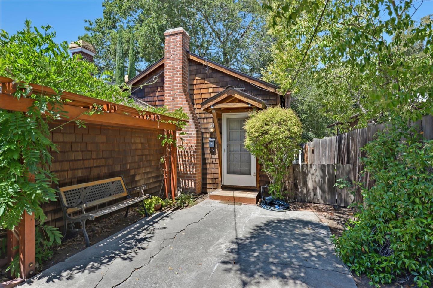 Charming 1 bedroom/1 bathroom home in the exclusive College Terrace area.  Original hardwood floors throughout and over 3700 sq ft lot!  Great potential close to Stanford, shopping & dining.  Outbuilding could be used possibly as an office - sq ft not included as part of the house. Don't miss this opportunity!