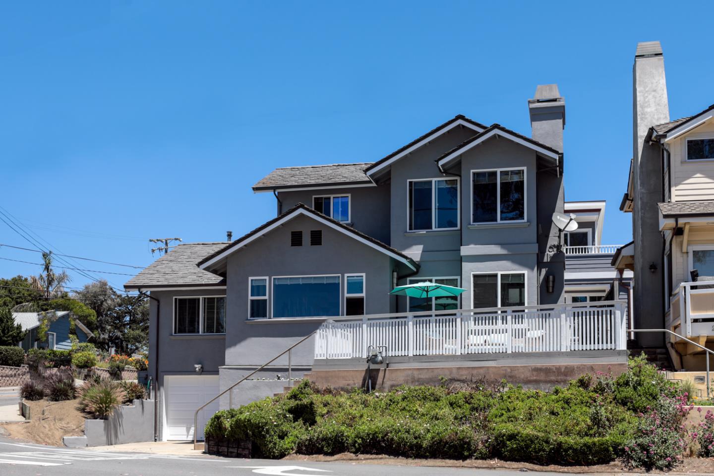 Detail Gallery Image 1 of 1 For 2701 East Cliff, Santa Cruz,  CA 95062 - 3 Beds | 2 Baths