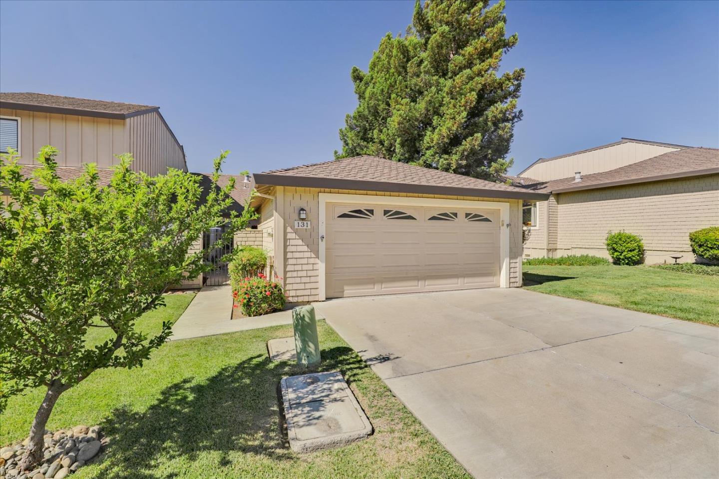 Detail Gallery Image 1 of 1 For 131 Joes Ln, Hollister,  CA 95023 - 2 Beds | 2 Baths