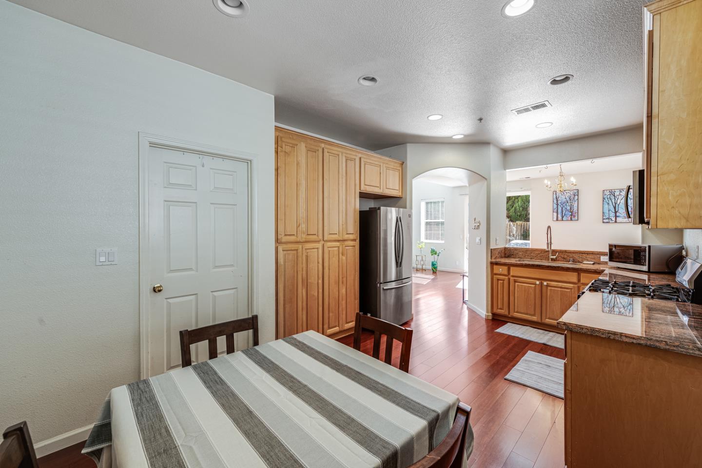 Detail Gallery Image 8 of 24 For 1834 Hemingway Dr, Salinas,  CA 93906 - 3 Beds | 2/1 Baths