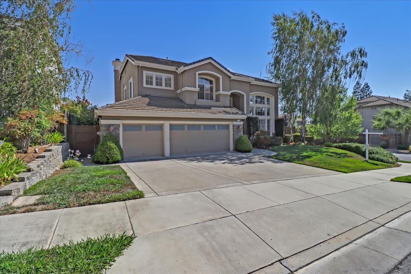 Detail Gallery Image 1 of 1 For 6554 Deer Hollow Dr, San Jose,  CA 95120 - 5 Beds | 3/1 Baths