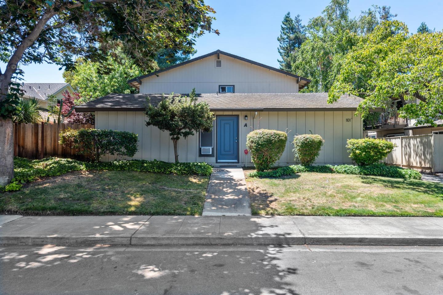 Detail Gallery Image 1 of 1 For 101 Sherland Ave #C,  Mountain View,  CA 94043 - 3 Beds | 1/1 Baths