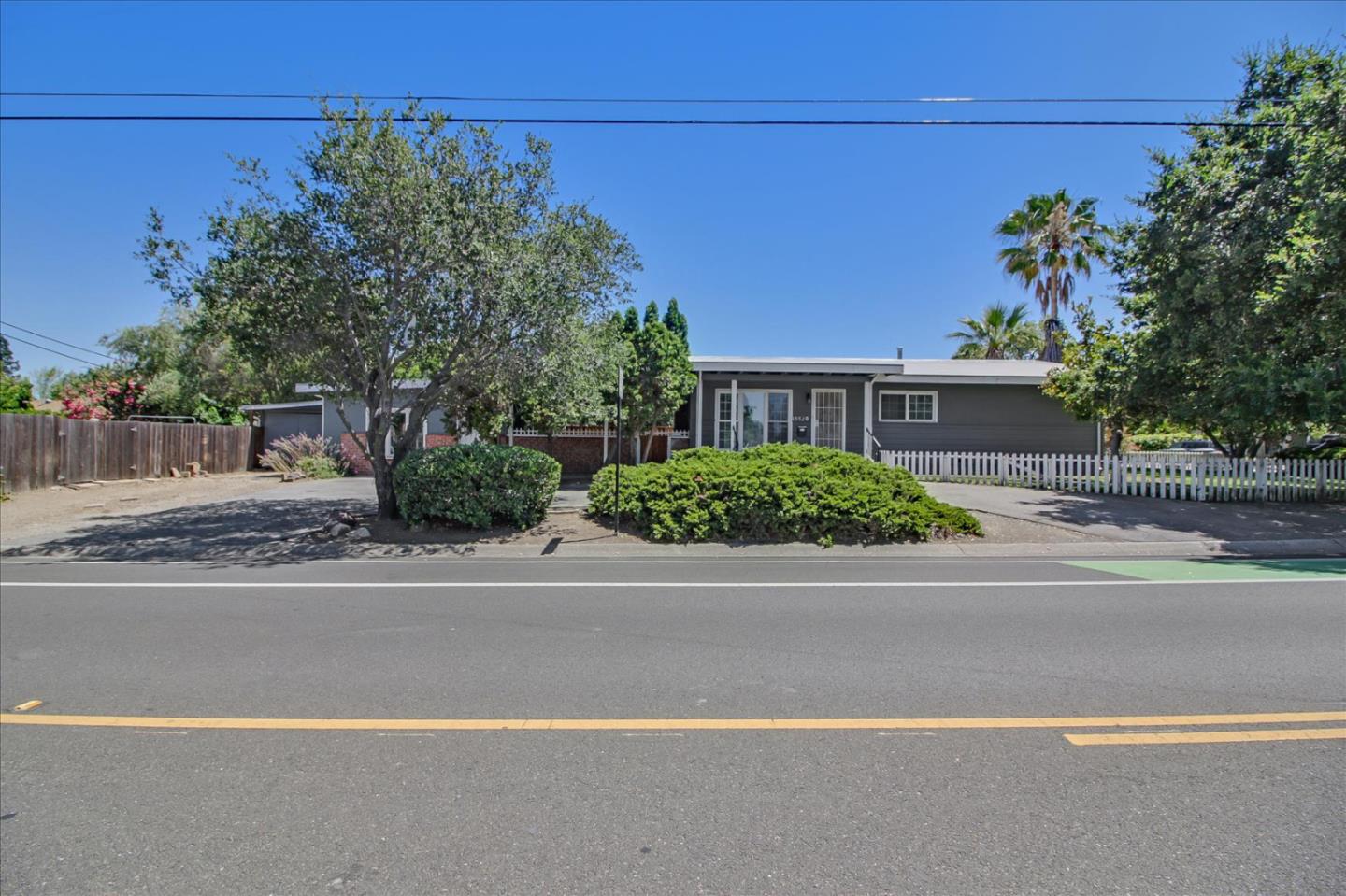 Detail Gallery Image 1 of 1 For 15520 El Gato Ln, Los Gatos,  CA 95032 - 3 Beds | 2 Baths