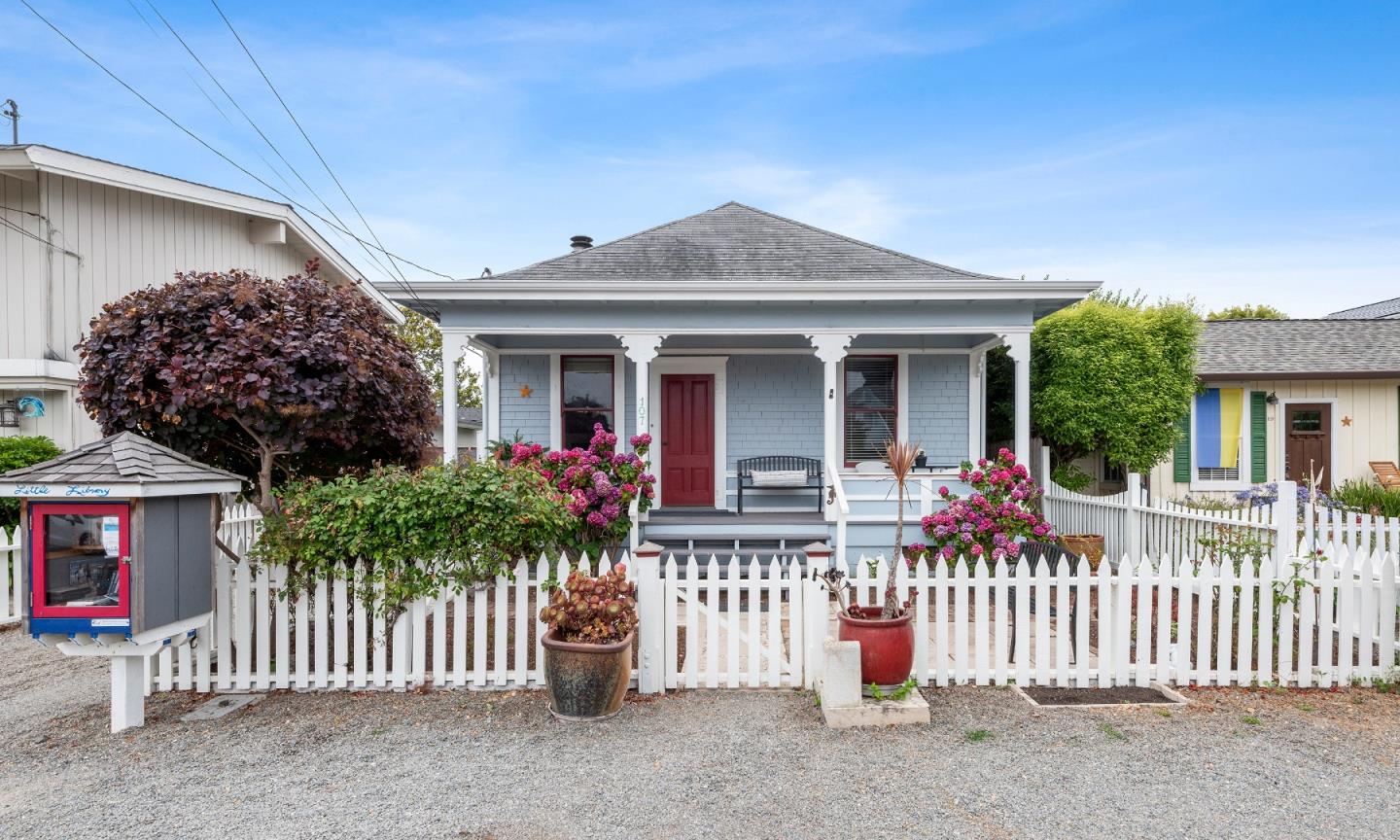 Detail Gallery Image 1 of 1 For 107 Saxon Ave, Capitola,  CA 95010 - 2 Beds | 1 Baths