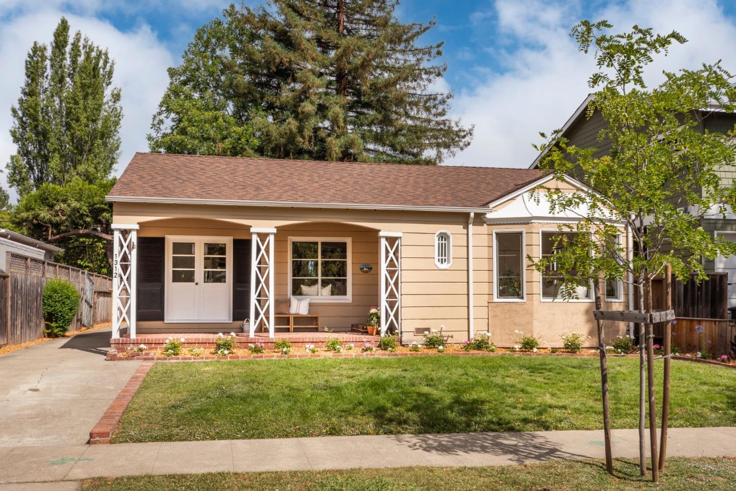 Detail Gallery Image 1 of 1 For 1312 Mills Ave, Burlingame,  CA 94010 - 3 Beds | 1/1 Baths