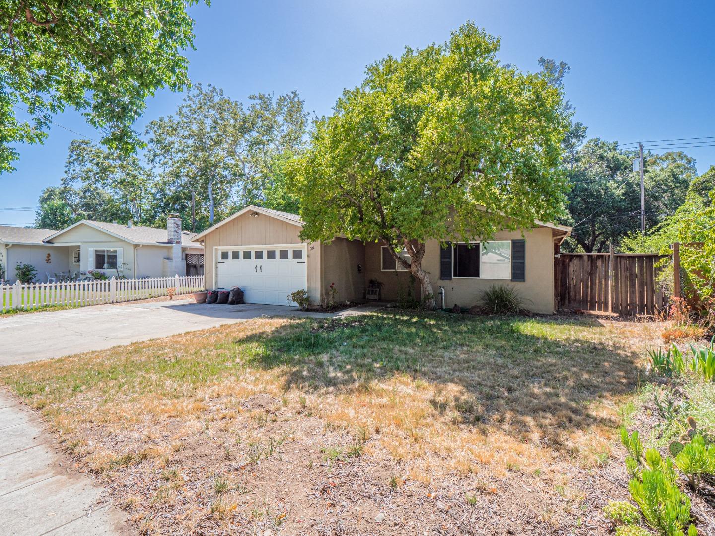 Detail Gallery Image 1 of 1 For 204 Las Miradas Dr, Los Gatos,  CA 95032 - 4 Beds | 2 Baths