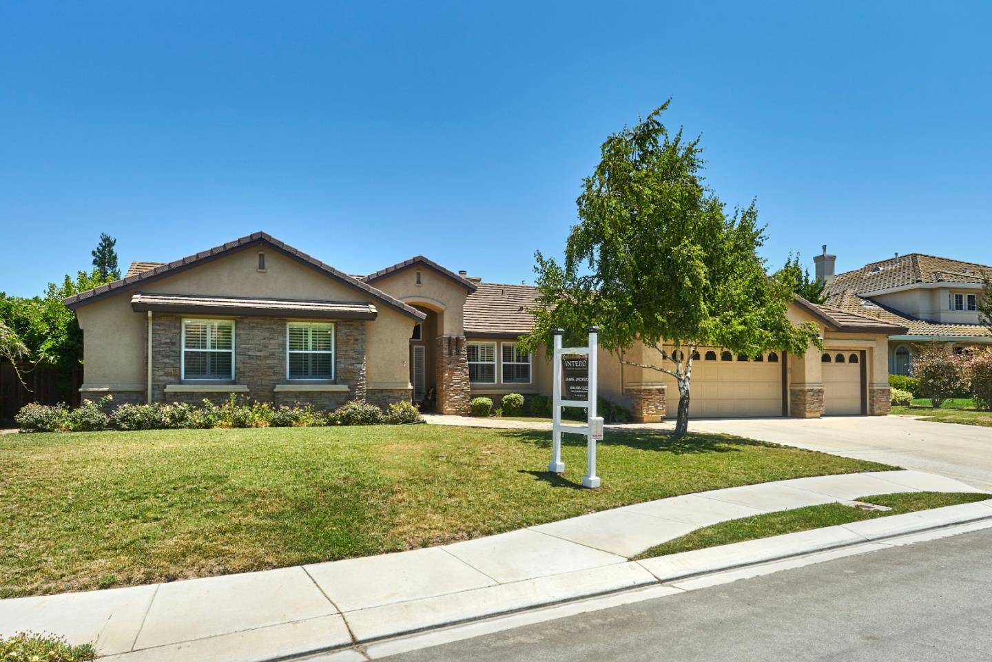 Detail Gallery Image 1 of 1 For 941 Stone Bridge Trl, Hollister,  CA 95023 - 4 Beds | 2/1 Baths