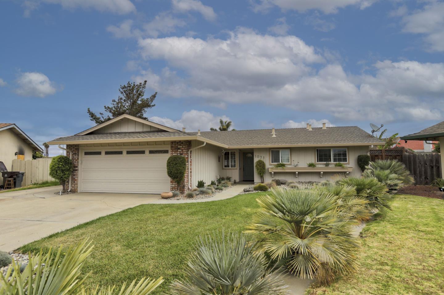 Detail Gallery Image 1 of 1 For 1033 Larkin Cir, Salinas,  CA 93907 - 3 Beds | 2 Baths