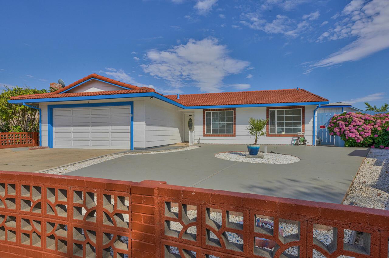 Detail Gallery Image 1 of 1 For 18624 Eisenhower St, Salinas,  CA 93906 - 3 Beds | 2/1 Baths
