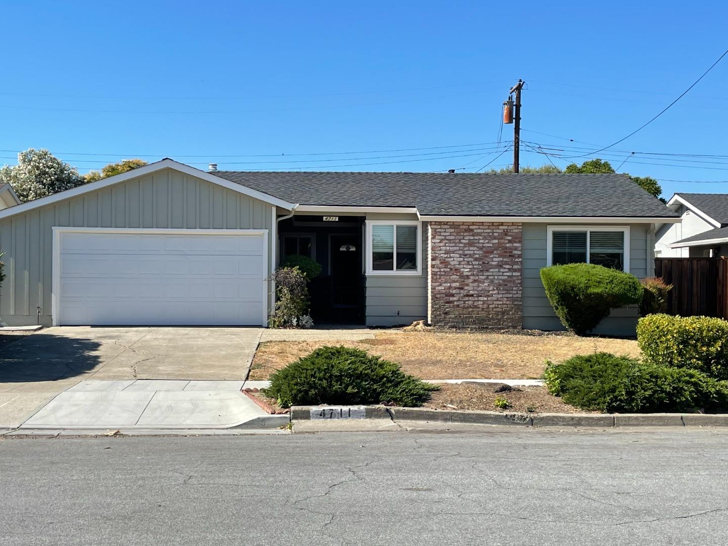 Detail Gallery Image 1 of 1 For 4711 Blackford Ave, San Jose,  CA 95129 - 4 Beds | 2 Baths