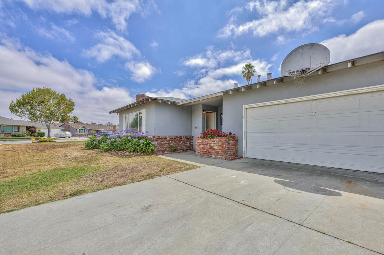 Detail Gallery Image 1 of 1 For 1622 Los Gatos Way, Salinas,  CA 93906 - 4 Beds | 2 Baths