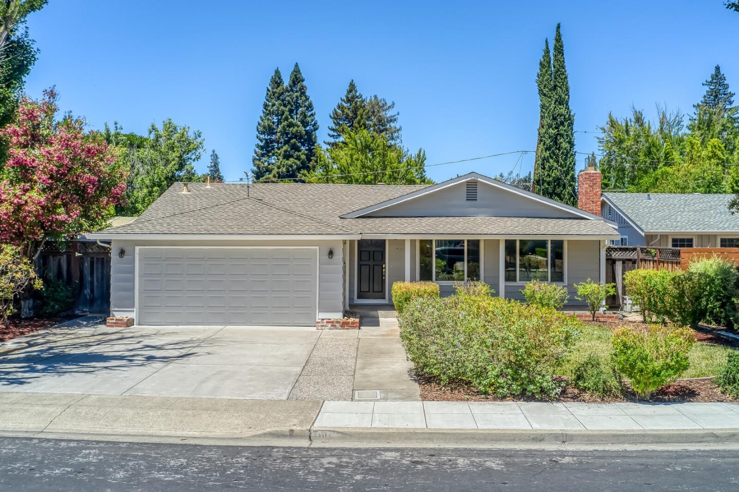 Detail Gallery Image 1 of 1 For 760 Leona Ln, Mountain View,  CA 94040 - 4 Beds | 2/1 Baths