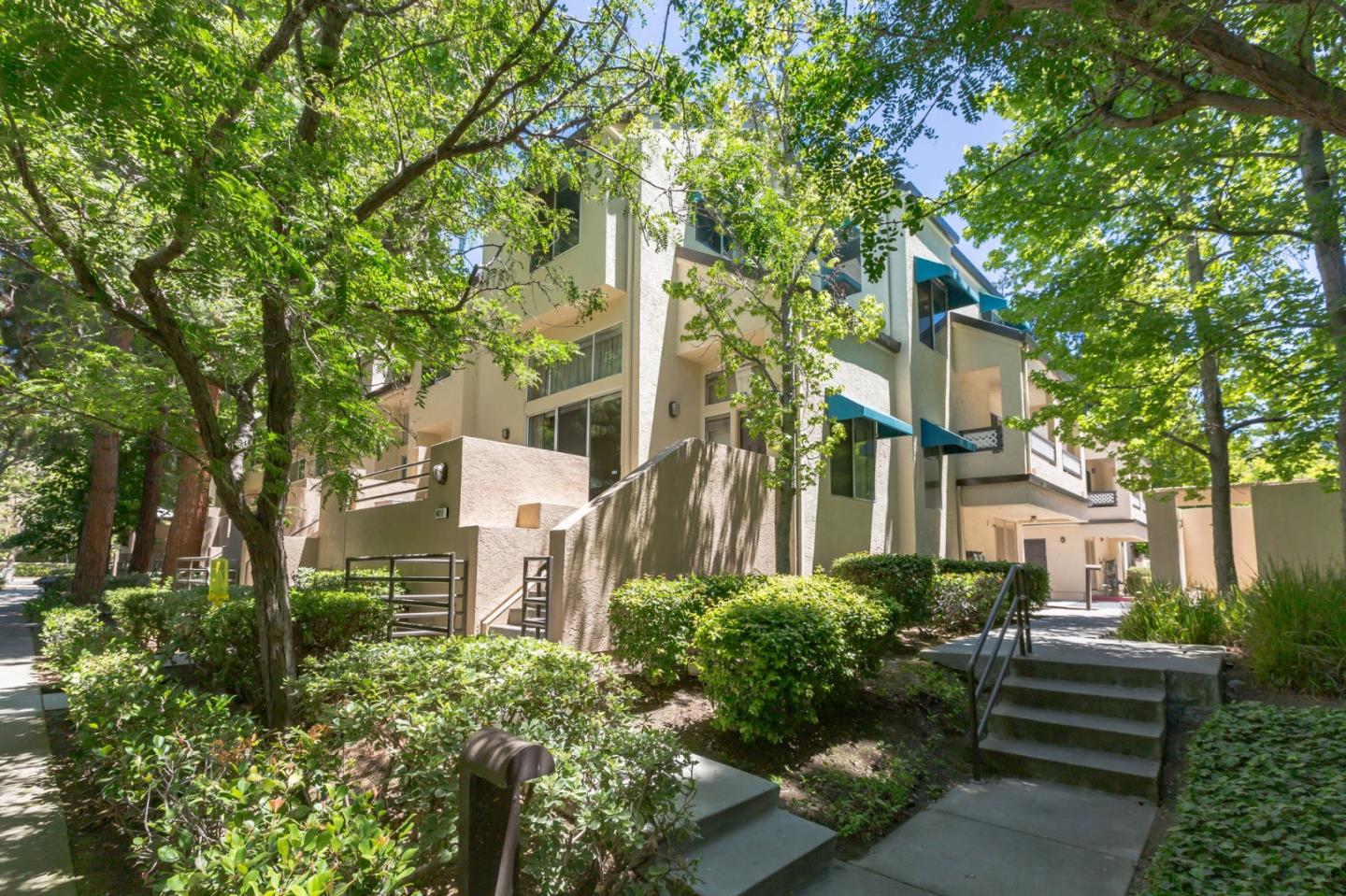 Detail Gallery Image 1 of 1 For 402 Galleria Dr #2,  San Jose,  CA 95134 - 3 Beds | 2/1 Baths