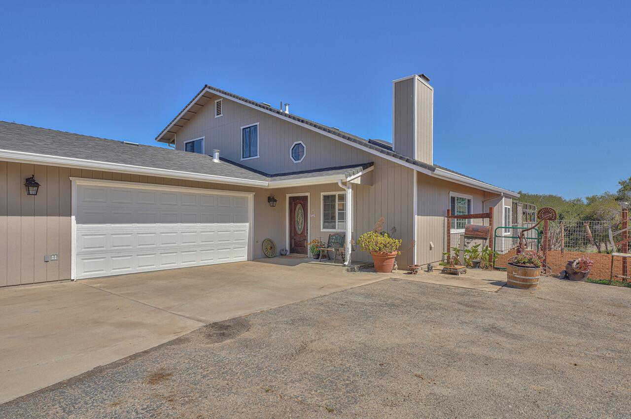 Detail Gallery Image 1 of 1 For 10130 Equestrian Pl, Salinas,  CA 93907 - 4 Beds | 3 Baths