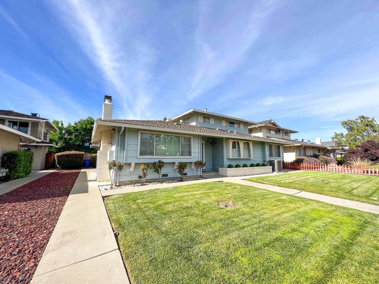 Detail Gallery Image 1 of 1 For 2093 Town and Country Ln #4,  Santa Clara,  CA 95050 - 2 Beds | 1 Baths