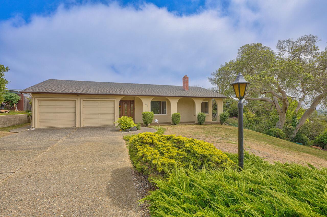 Detail Gallery Image 1 of 1 For 9220 Canyon Oak Rd, Salinas,  CA 93907 - 4 Beds | 2 Baths