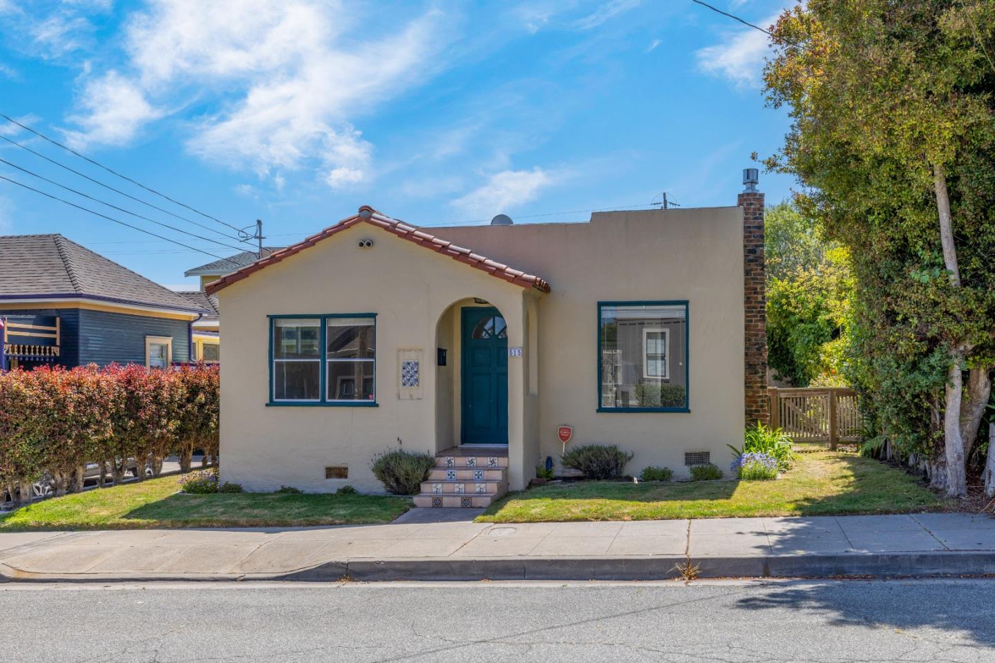 Detail Gallery Image 1 of 1 For 515 9th St, Pacific Grove,  CA 93950 - 2 Beds | 1 Baths