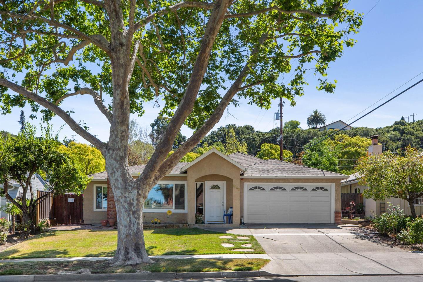 Detail Gallery Image 1 of 1 For 1220 Fernside St, Redwood City,  CA 94061 - 3 Beds | 2 Baths