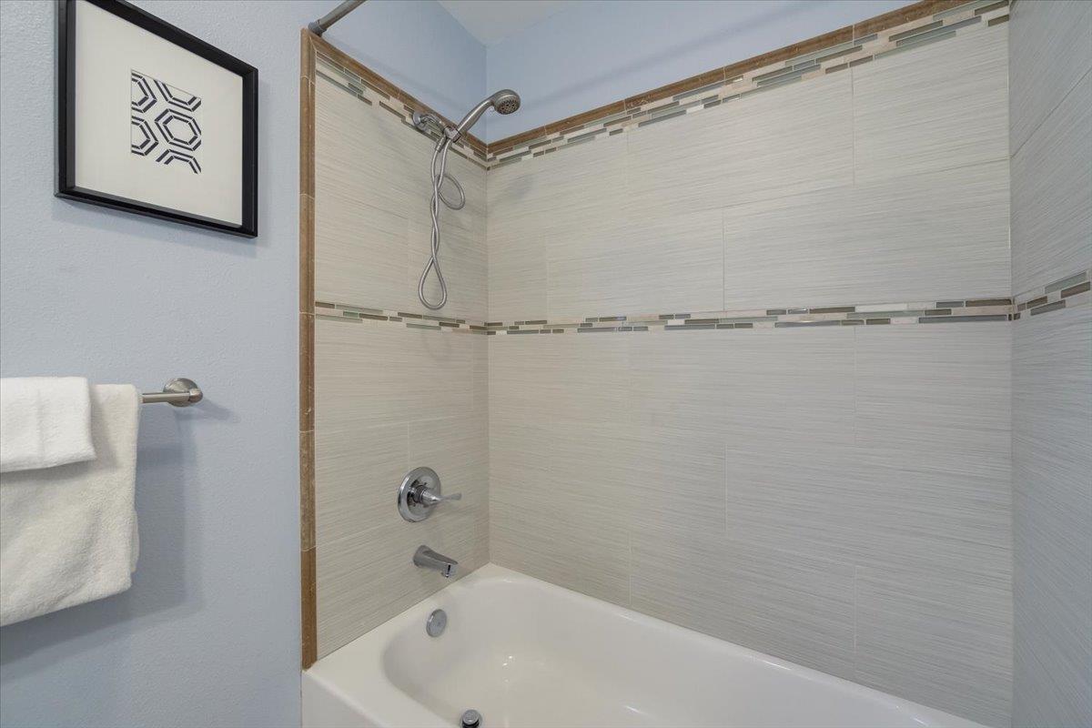 Detail Gallery Image 21 of 55 For 2037 E 23rd St, Oakland,  CA 94606 - 4 Beds | 2 Baths
