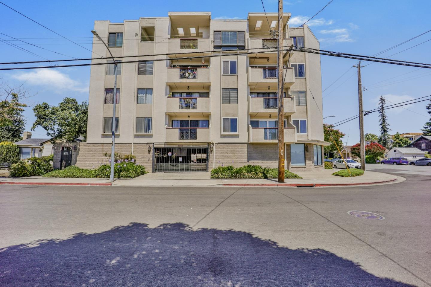 Detail Gallery Image 1 of 1 For 398 Parrott St #101,  San Leandro,  CA 94577 - 2 Beds | 2 Baths