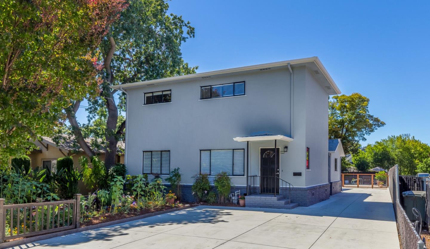 Detail Gallery Image 1 of 32 For 160 Harrison Ave, Redwood City,  CA 94062 - 6 Beds | 2/1 Baths