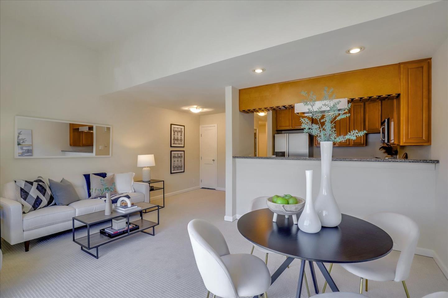 Detail Gallery Image 1 of 1 For 7 Embarcadero West #115,  Oakland,  CA 94607 - 1 Beds | 1 Baths
