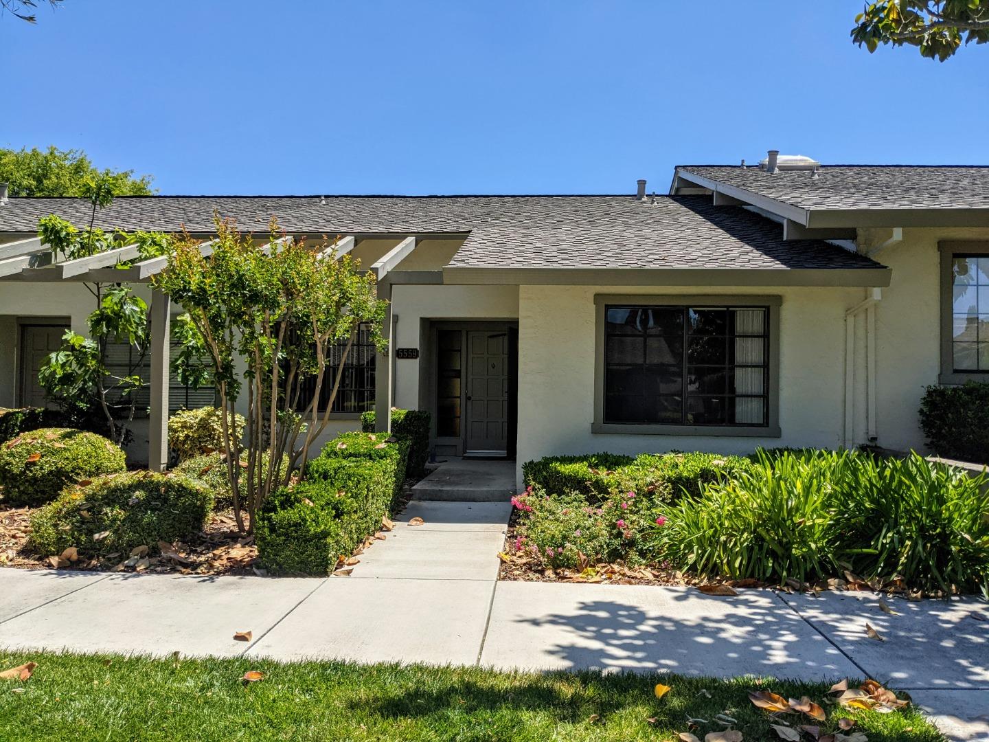 Detail Gallery Image 1 of 1 For 5559 Cribari Cir, San Jose,  CA 95135 - 2 Beds | 2 Baths