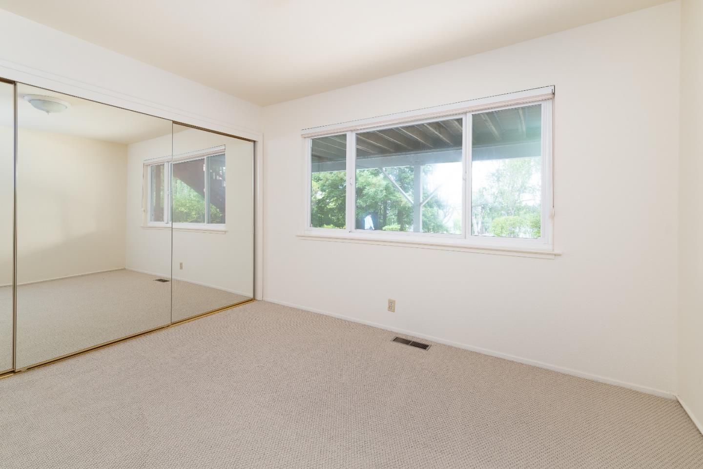 Detail Gallery Image 12 of 43 For 178 Hillside Ave, Menlo Park,  CA 94025 - 4 Beds | 2 Baths
