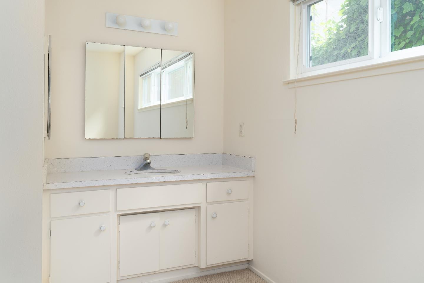 Detail Gallery Image 15 of 43 For 178 Hillside Ave, Menlo Park,  CA 94025 - 4 Beds | 2 Baths