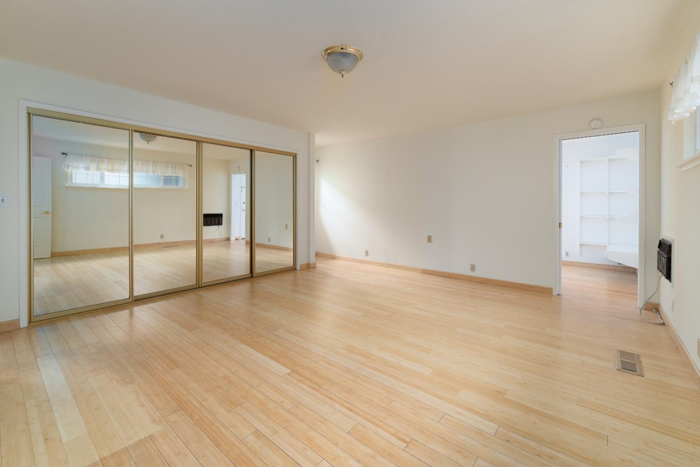 Detail Gallery Image 9 of 43 For 178 Hillside Ave, Menlo Park,  CA 94025 - 4 Beds | 2 Baths